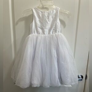 David's Bridal white sleeveless Flower Girl Dress Size 6 Wedding